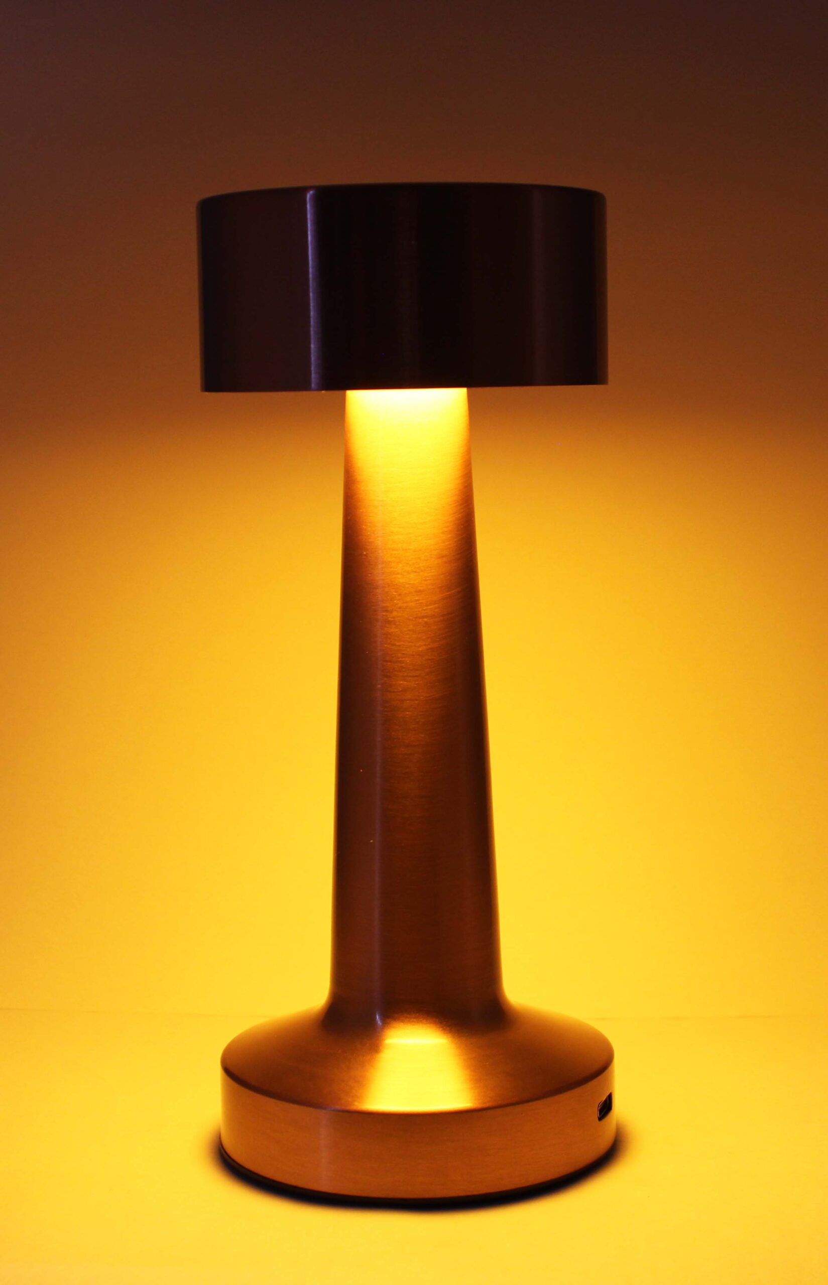 LUMINÁRIA SOLAR COM SENSOR DE PRESENÇA 63 LEDS SMD – CARREGAMENTO SOLAR