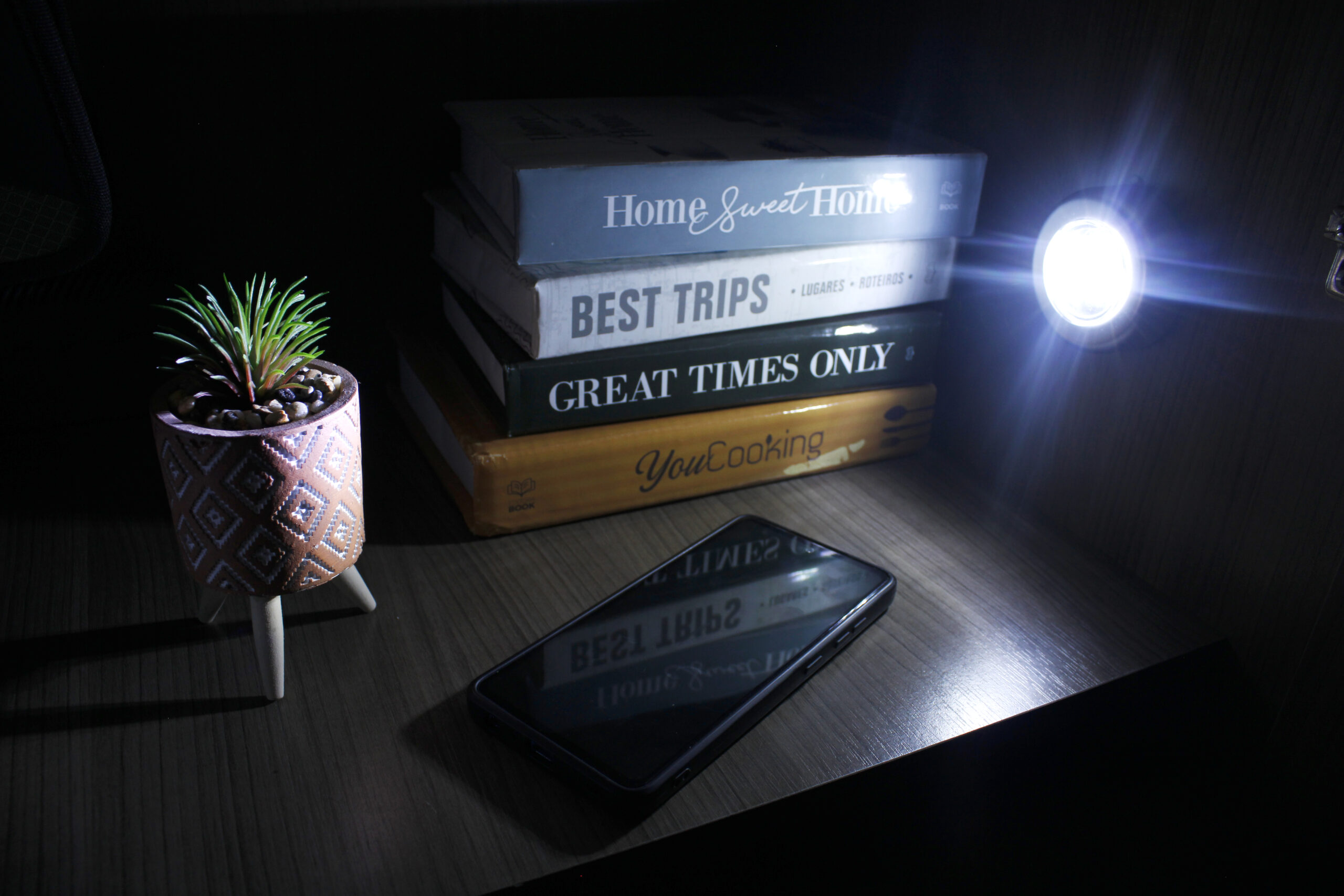 LUMINÁRA COM ADESIVO 3 LEDS PILHA 3XAA (NÃO INCLUSAS)