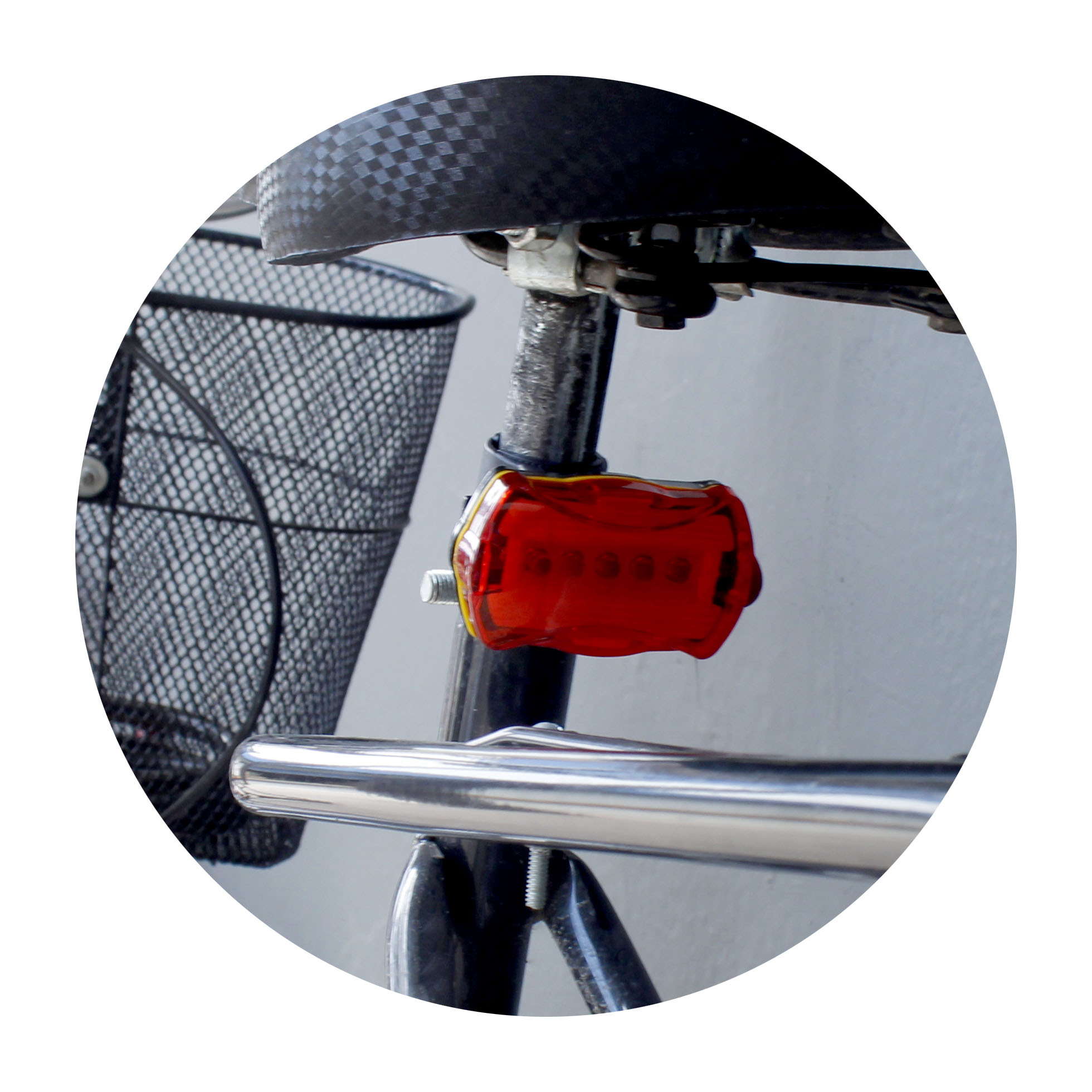KIT LUZES PARA BICICLETA (1 FAROL E 1 LANTERNA), 8 COB 3W IP44 FAROL 3XAAA (NÃO INCLUSAS) E
