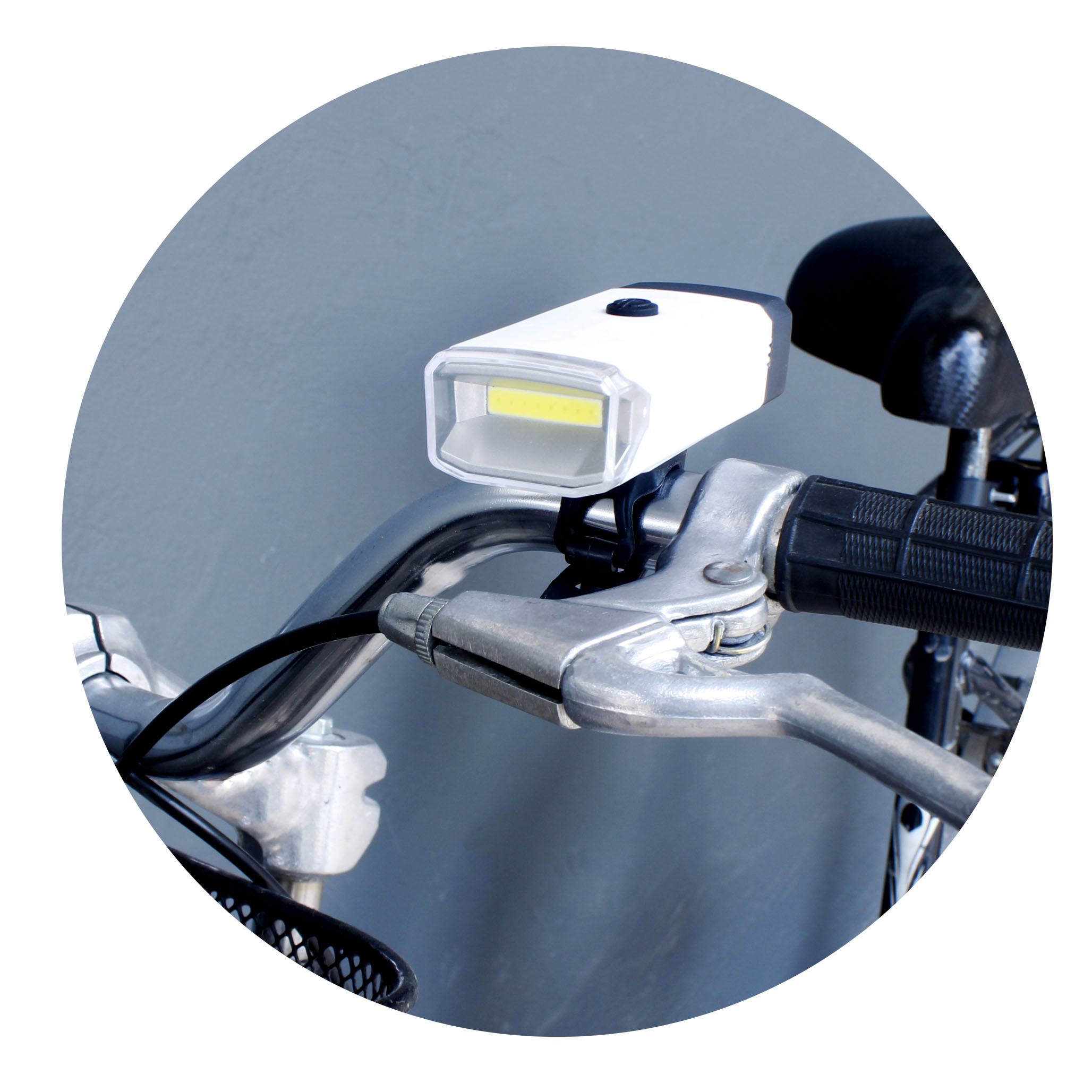 KIT LUZES PARA BICICLETA (1 FAROL E 1 LANTERNA), 8 COB 3W IP44 FAROL 3XAAA (NÃO INCLUSAS) E