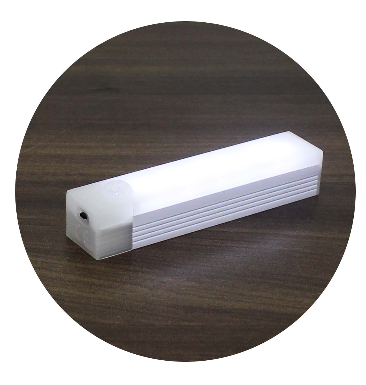 LUMINÁRIA RECARREGÁVEL COM CABO USB