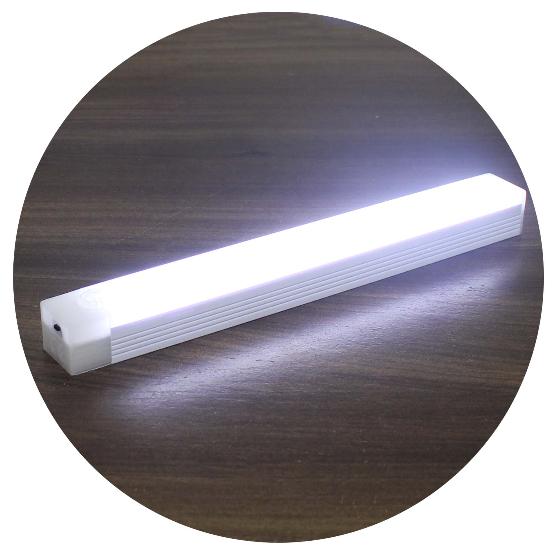 LUMINÁRIA RECARREGÁVEL COM CABO USB