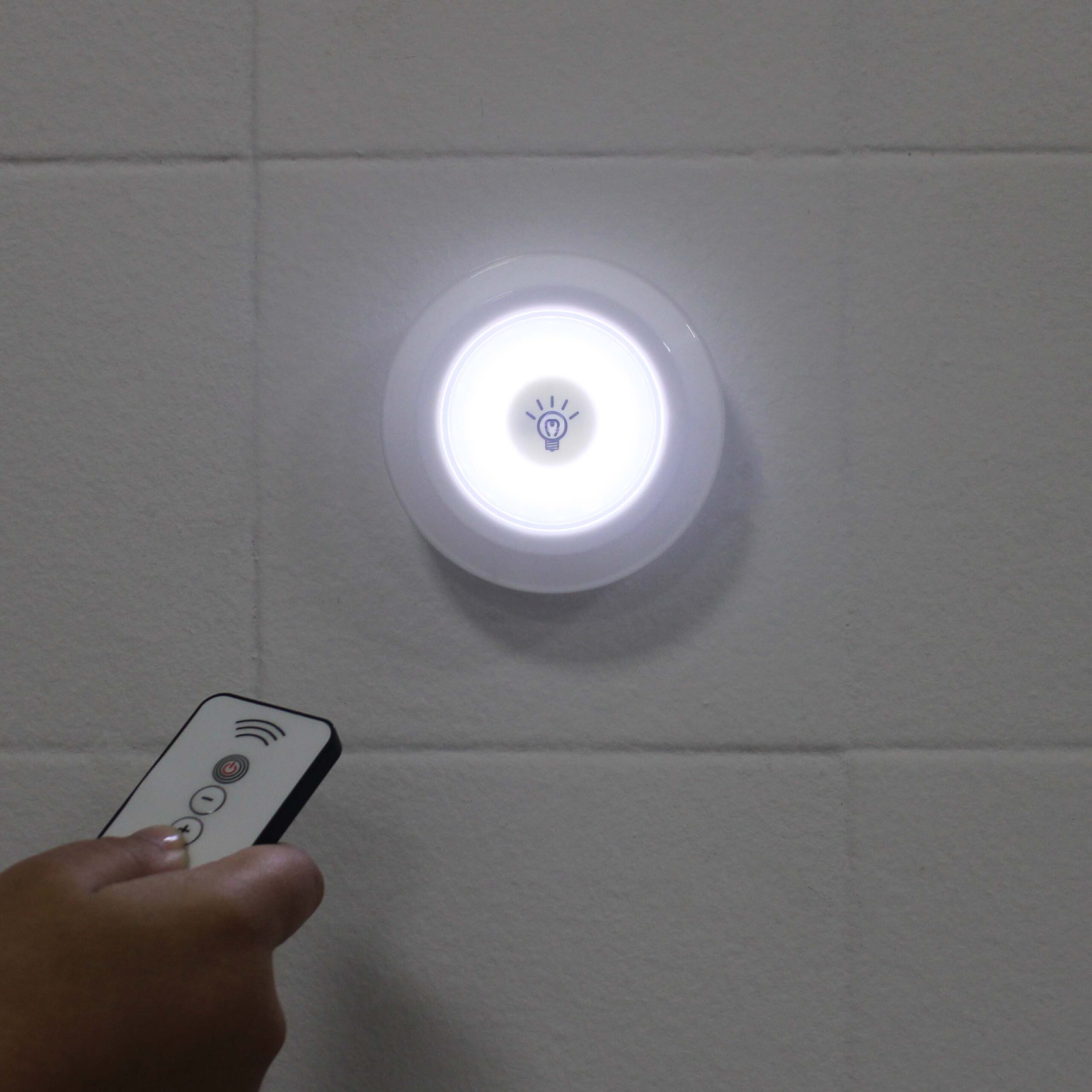 KIT LUMINÁRIA PORTÁTIL (3 PEÇAS) + CONTROLE REMOTO